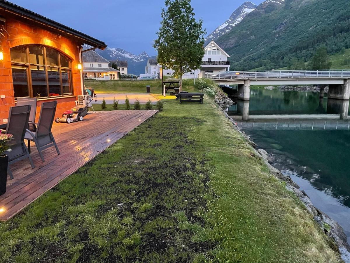 Olden Apartments 2 Stryn Bagian luar foto